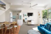 Rainbow Getaway Holiday Apartments Hotels in Rainbow Beach