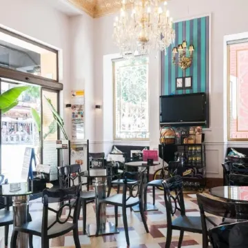 Adriano Boutique Sevilla Отели рядом с достопримечательностью «Башня Торре-дель-Оро»