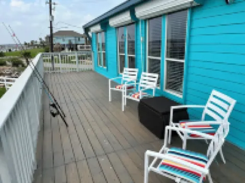 Waterfront 3 Bedroom House, San Leon Tx with Private Fishing Pier Blue Crab Casa
