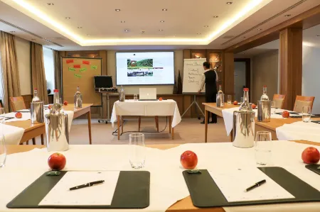 Wellings Romantik Hotel Zur Linde Отели в г. Моерс-Винн