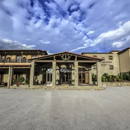 Grand Meteora Hotel