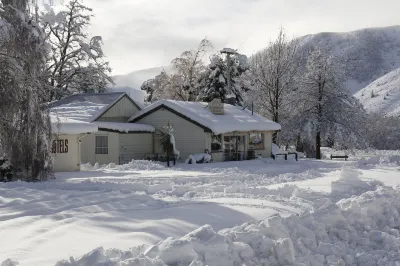 Burkes Pass Country Motels Отели рядом с достопримечательностью «Gem Alpaca Stud»