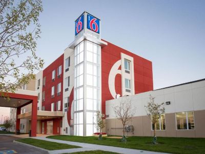 Motel 6 Airdrie, AB