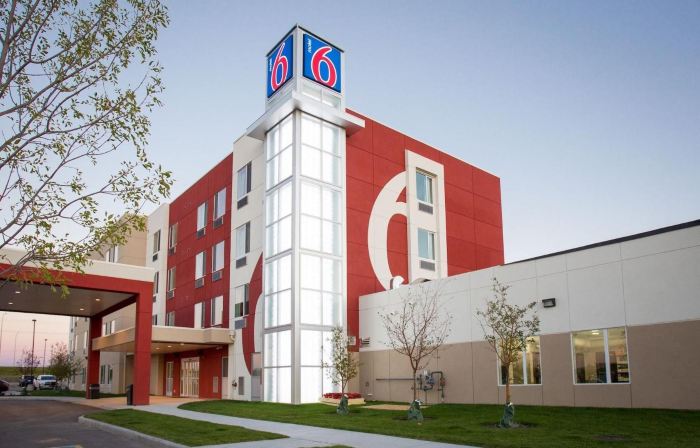 Motel 6 Airdrie, AB