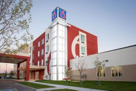 Motel 6 Airdrie, AB
