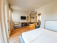 Sunset Shoreline Saranda - Sea View - Free Private Parking - Pool - Rooftop Pools