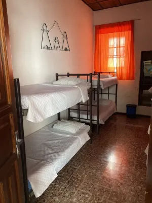 Feathers Hotel & Lounge