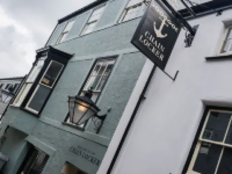 Chainlocker Hotels in Falmouth