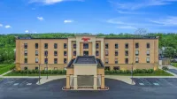 Hampton Inn Greenfield Hotels near Hancock County Historical Society