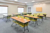 Holiday Inn Express & Suites SALEM by IHG