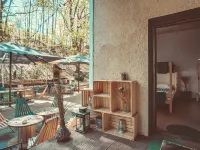 Downtown Forest Hostel & Camping