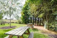 Thames Head Inn Hotels in Cirencester