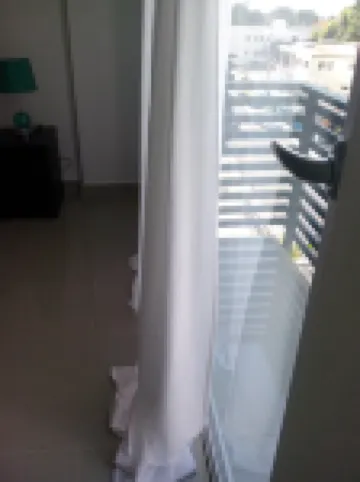 配備新現代家具的A級區域內的精裝公寓