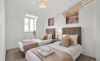 Foxherne 6 Bdrm, 3BA Hse -17