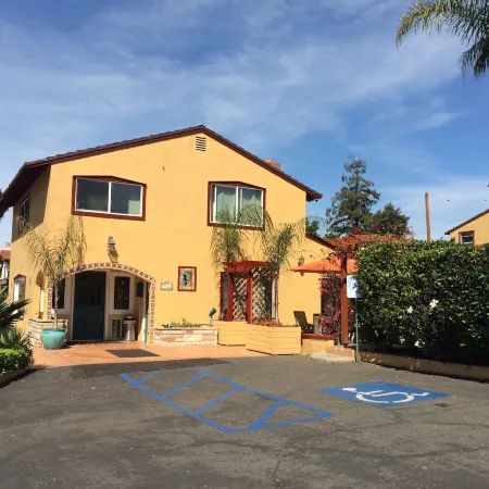 Oasis Inn and Suites