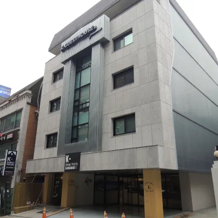 K-Grand Hostel Gangnam Отели рядом с достопримечательностью «Флагманский магазин Line Friends»