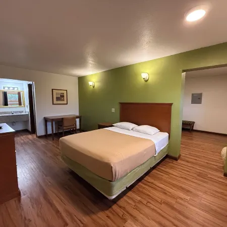 Relax Inn & Suites