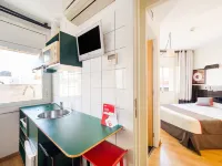 هوستال أثيناز Hotels near دياغونال مار