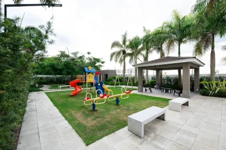 Dream Stay - Pool & Gym - 10Min Airport & Homs