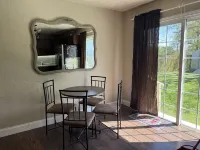 Charming 2-bedroom pet-friendly house with fenced yard minutes from Galveston! Hotels in Hitchcock