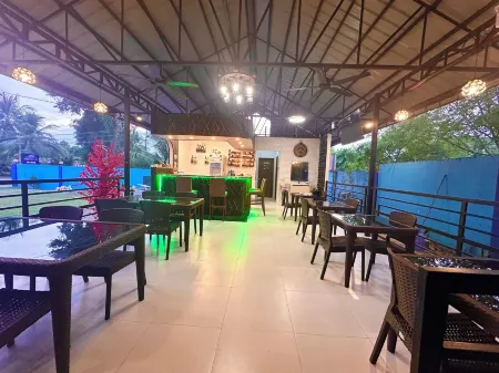 Blue Summer Suites & Restaurant Отели рядом с достопримечательностью «Royal Palms 1 Panglao Island»