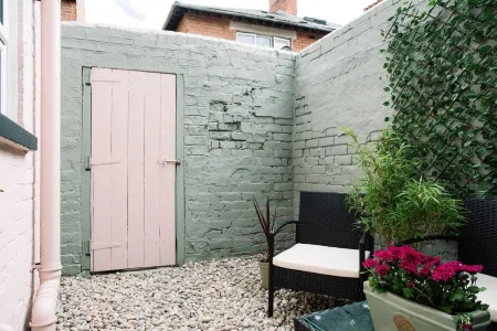 Designer 4-Bed Home in the Heart of Belfast Отели рядом с достопримечательностью «Кафедральный собор Сейнт Питер»