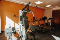 Howard Johnson by Wyndham Yerba Buena - Gym