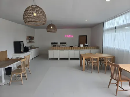 Loft Berry Resort Отели рядом с достопримечательностью «Samnaksong Sitthithamrangsri»