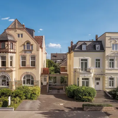 Boutiquehotel Dreesen - Villa Godesberg Отели рядом с достопримечательностью «Бад-Годесберг»