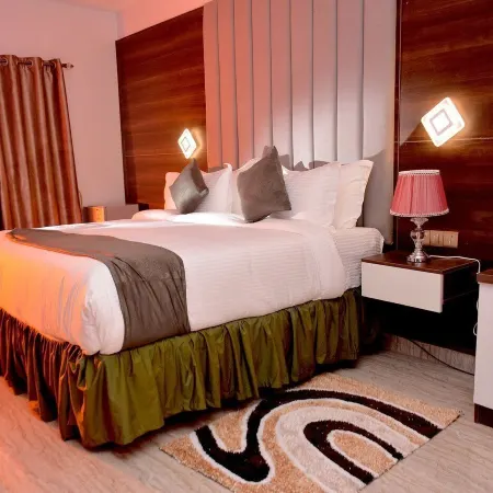 Vacation Villa Hotel and Suites Отели в г. Асаба