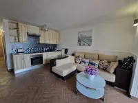 2 Bed Apartment That Steps Out on to the Pool