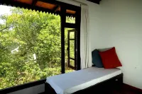 Redpanda Jungle Camp - balcony
