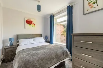 Host & Stay - Church Close