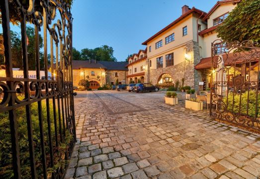 4. 폴바르크 스타라..