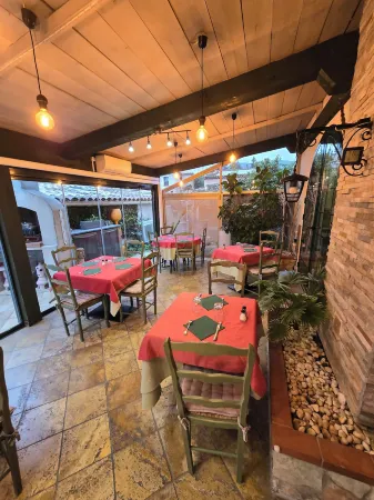 Auberge les Aromes Отели в г. Грас