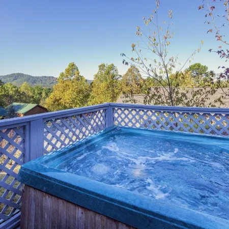 Our Tennessee Mountain Home - Great Location! Close to All the Action! 2 Bedroom Cabin by Redawning
