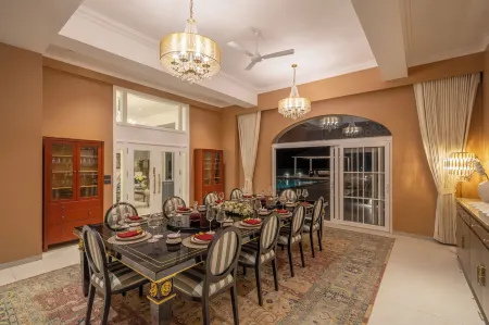 amã Stays & Trails Holland Home, Nashik Отели в г. Пимплед Нейсик