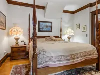 The Inn of Saugatuck Hotels in Saugatuck