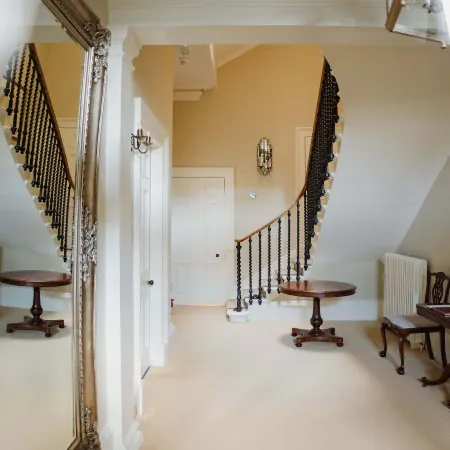Prestigious Townhouse Close to Princes Street