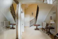 Prestigious Townhouse Close to Princes Street