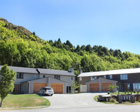 Arrowfield Apartments Hotels in Arrowtown