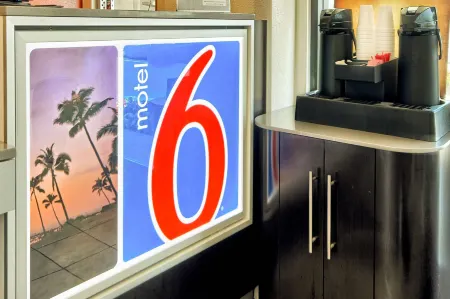 Motel 6 Fresno, CA - Blackstone North
