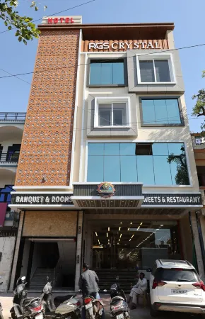 Hotel RGS Crystal Отели рядом с достопримечательностью «Moti Jheel»