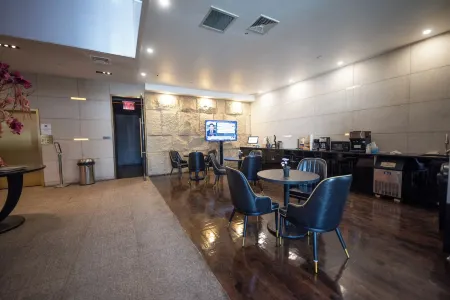 The One Boutique Hotel Отели рядом с достопримечательностью «Эверетт Чилдренс Адвенчер Гарден»