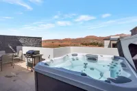 "LUXURY WATER PARK. Sleeps 24. 4BR Resort Townhome. Paradise Close to Zion