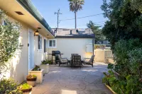Stunning Coastal Cottage w/ Views of Monterey Bay! Hotels near Las Brisas Park