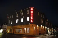 ホテルズ 247 Tredegar House周辺のホテル