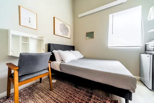 Cozy Micro Suites: Sleeps 2, Minutes to Downtown