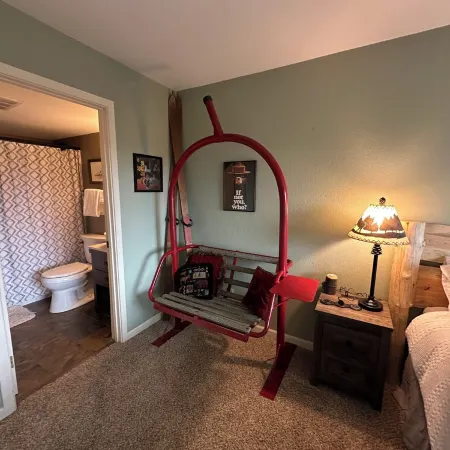 Ski in Ski Out Newley Updated 2 Bed 2 Bath & Pull Out! Walk to Lift!  Reviews!
