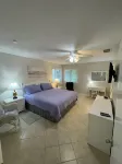 Walk to Bethany Beach, restaurants and CVS in under 10 minutes! Perfect for 8!